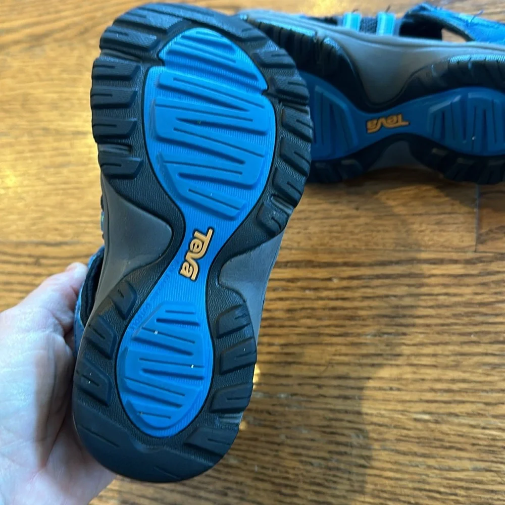 Teva size 11 closed toe sandles